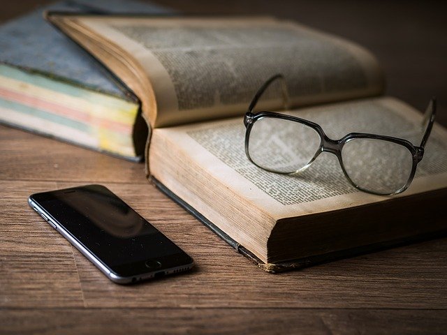 glasses-g4a9095012_640